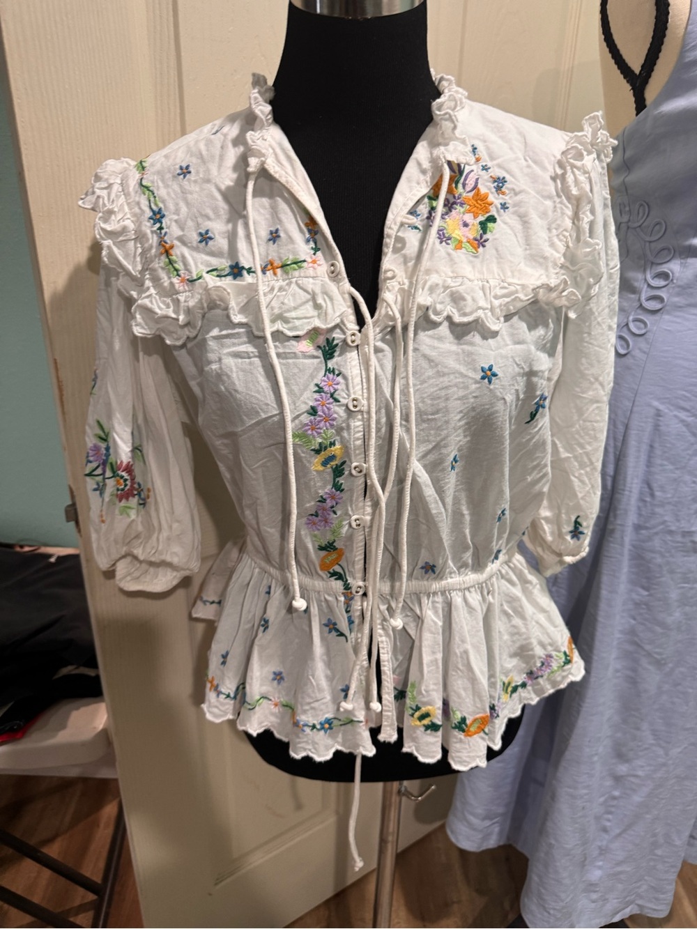 Alemais Willa Embroidered Blouse White Embroidered Peasant Blouse with M